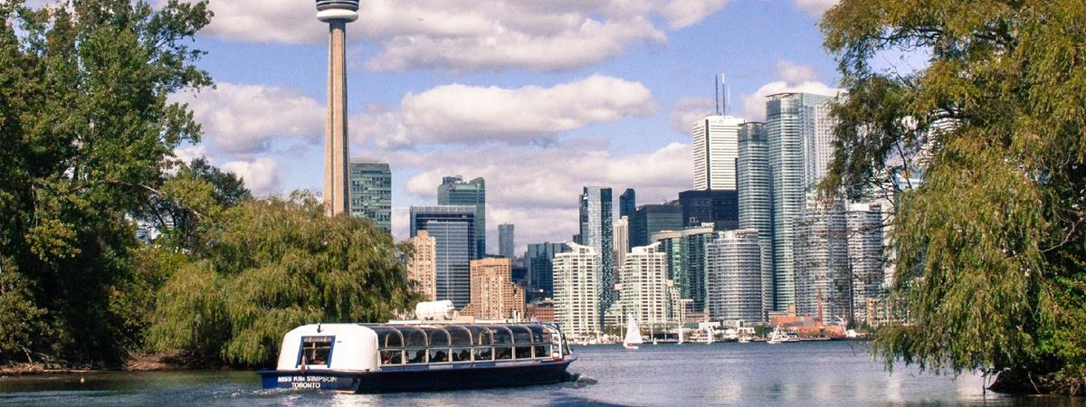 1-Hour Toronto Harbour Tour with Live Narration in Toronto, Ontario