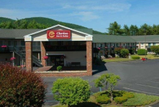 Clarion Inn & Suites at the Outlets of Lake George - Lake George, NY