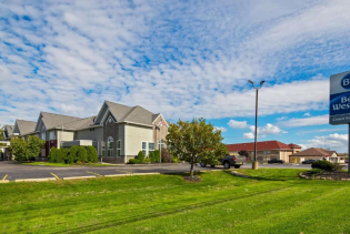 Best Western Crown Inn & Suites in Batavia, New York