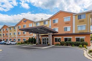 Comfort Inn Gurnee near Six Flags in Gurnee, Illinois