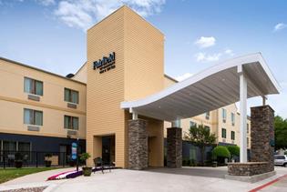 Fairfield Inn & Suites by Marriott Arlington Near Six Flags in Arlington, Texas