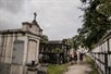 A small group of people in Lafayette Cemetery on the New Orleans Garden District Tour: Private Mansion Access, Lafayette Cemetery & Local Praline Maker Tour in New Orleans, Louisiana, USA.