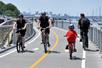 A family riding along the Hudson River on The New York City Highlights Bike Tour in NYC
