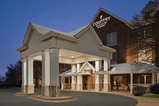 Exterior at Country Inn & Suites by Radisson, Schaumburg, IL.