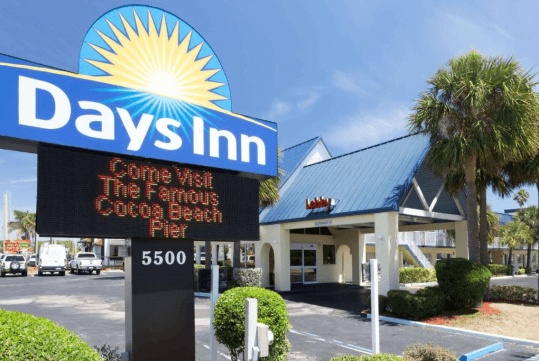 Days Inn by Wyndham Cocoa Beach Port Canaveral - Exterior.