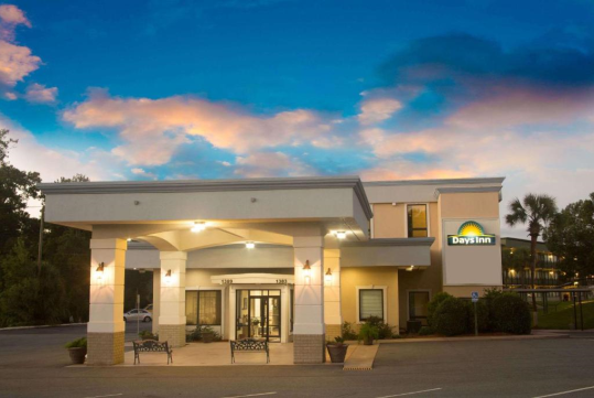 Days Inn by Wyndham Valdosta/Near Valdosta Mall - Exterior View.