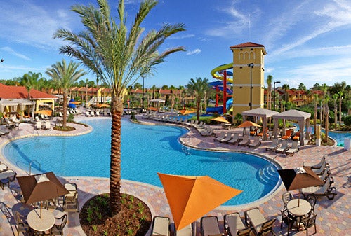 Zero-entry pool at Fantasy World Resort in Kissimmee, FL.