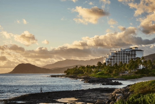 Spectacular view of the oceanfront resort and the Hawaii mountains.