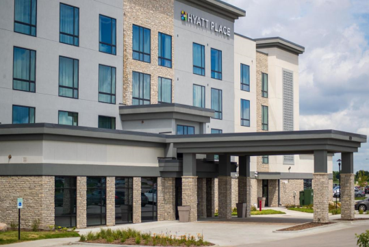 Main entrance to Hyatt Place Altoona/Des Moines.