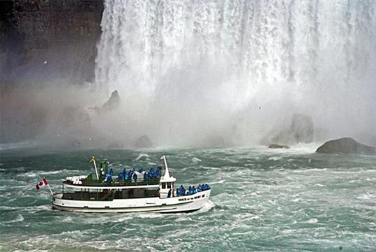 Niagara Falls 60 Minute Tour with Maid of the Mist Sightseeing Boat Cruise in Niagara Falls, NY