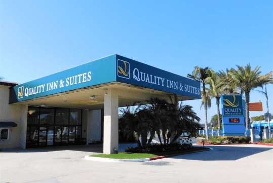 Hotel - Exterior View at Quality Inn & Suites Buena Park Anaheim, LA.