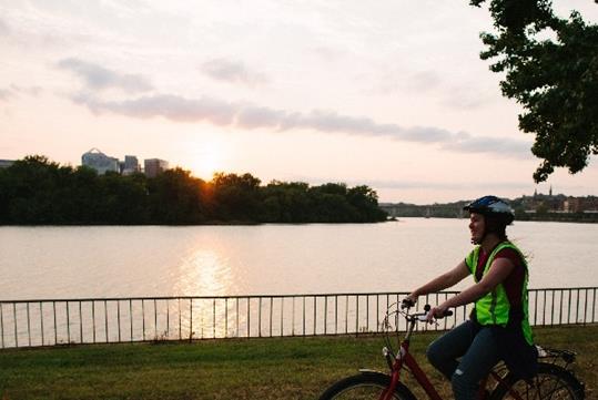Sunset Electric Bike Tour in Washington, DC