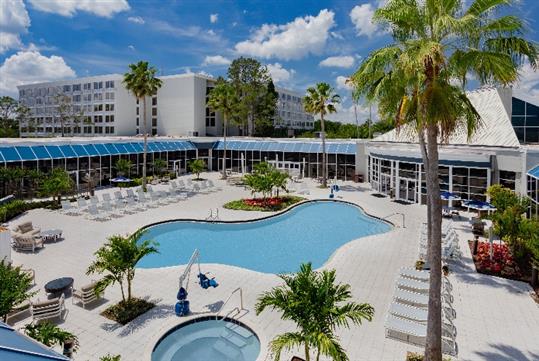 Outdoor pool and hot tub at the Wyndham Orlando Resort & Conference Center Celebration Area.