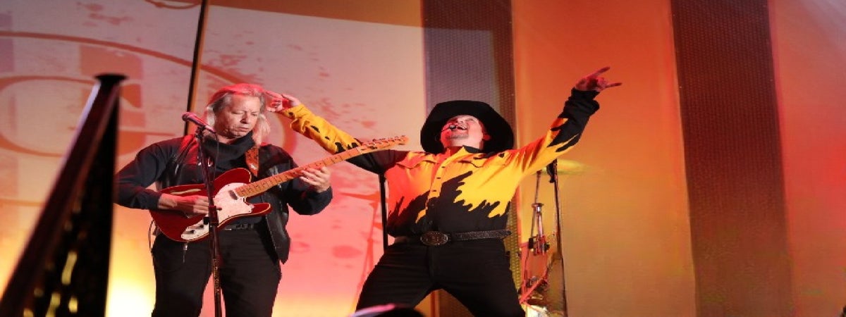 A Garth Tribute in Branson, Missouri
