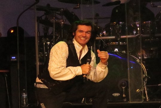Keith Allynn performs in Branson, MO