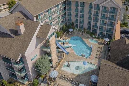 Willow Brook Lodge Outdoor Pool Area
