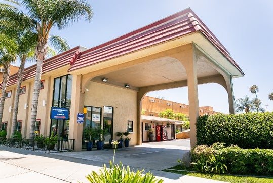 Exterior Anaheim Discovery Inn & Suites