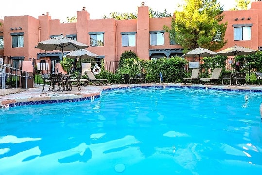 Outdoor pool at Bell Rock Inn.