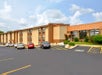 Exterior view and parking lot at Best Western Center Pointe Inn.