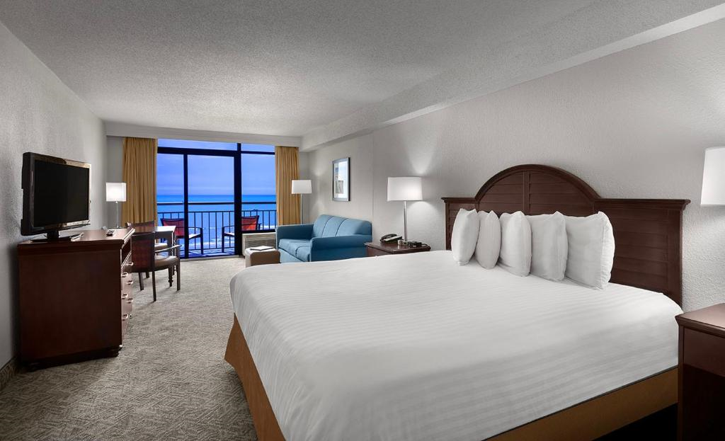 Best Western Ocean Sands Beach Resort 
    A luxurious beachfront experience in a tranquil setting