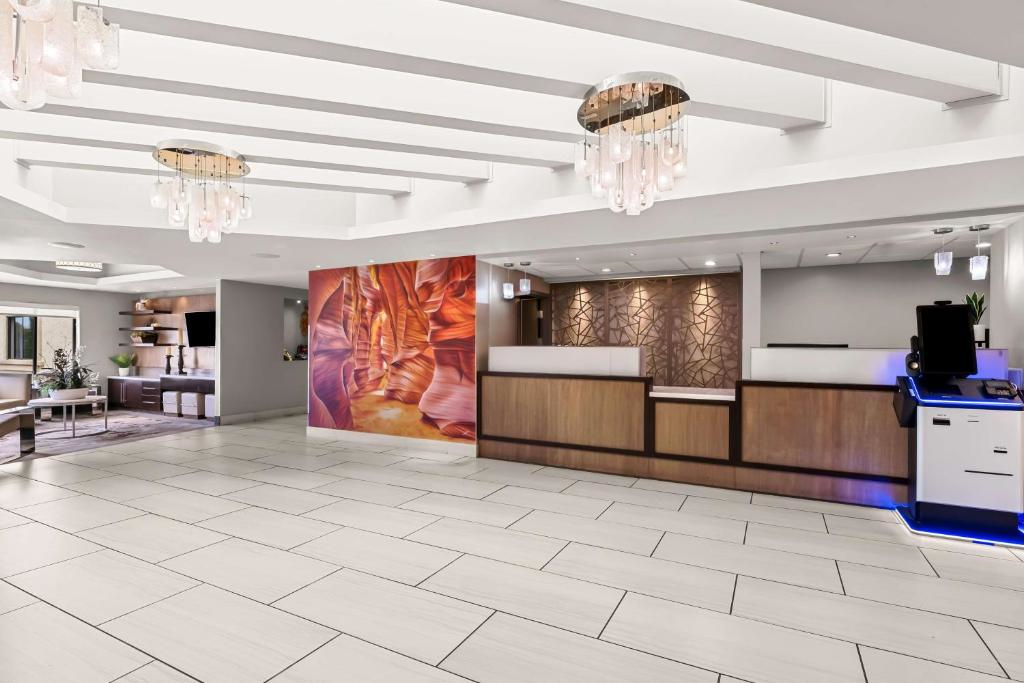 The spacious lobby and front desk create a warm and convenient arrival experience.