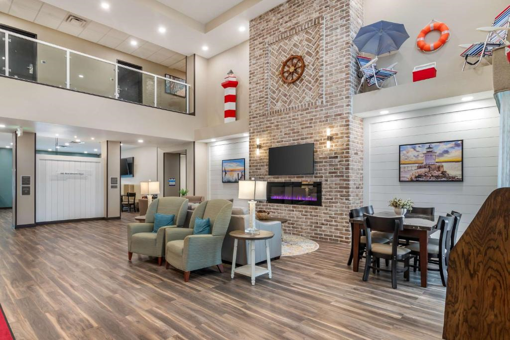 Relax in the inviting ambiance of the lobby.