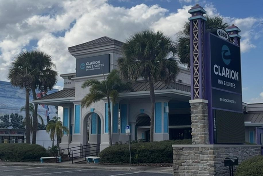 An inviting hotel exterior to welcomes you in.