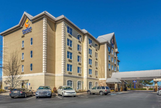Hotel - exterior at Comfort Inn & Suites near Six Flags, GA.
