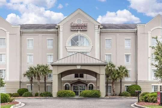 Hotel main entrance.