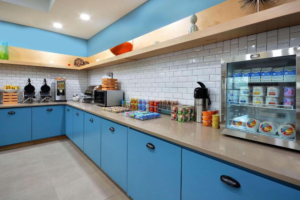 Complimentary breakfast buffet