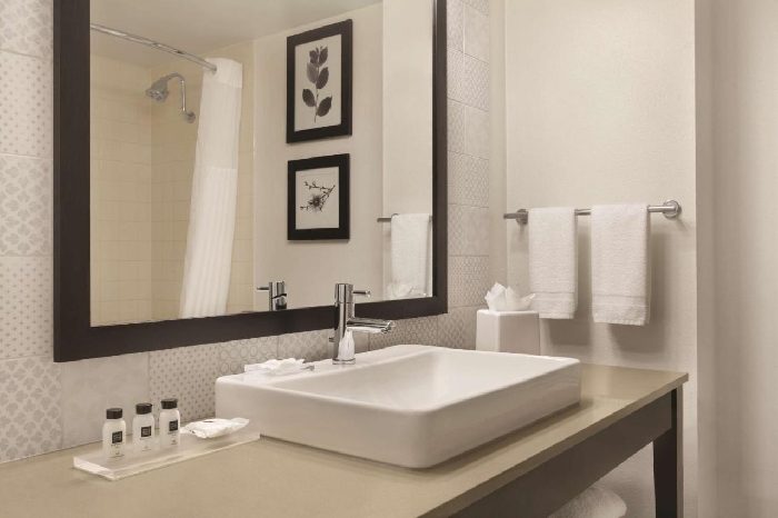 Country Inn and Suites Bothell, WA