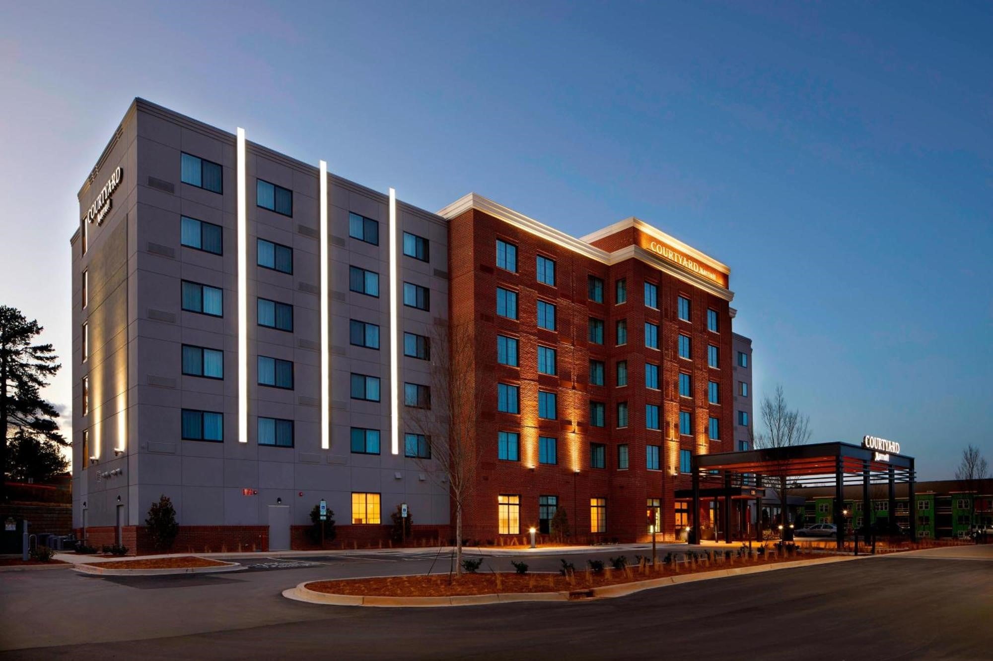 Courtyard Charlotte Fort Mill Near Carowinds SC