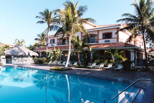 Outdoor pool at Courtyard by Marriott Key West Waterfront, FL.