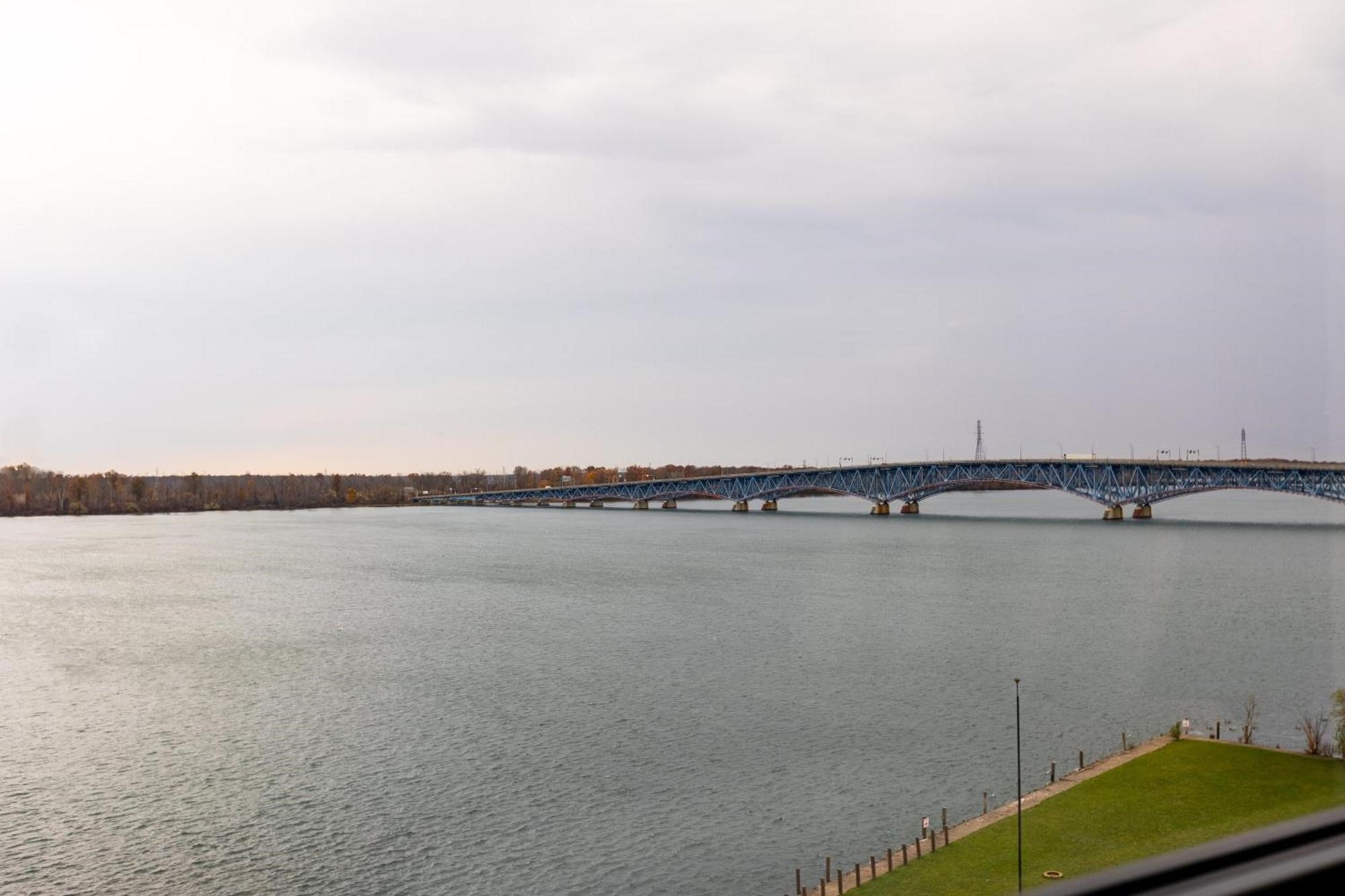 Crowne Plaza Niagara Falls NY – Riverside Hotel
