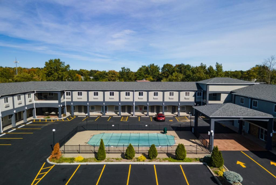 Days Inn & Suites by Wyndham Niagara Falls/Buffalo - Exterior.