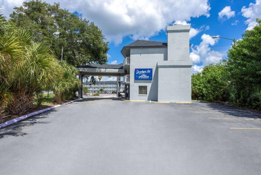 Exterior view of the hotel and its parking areas.