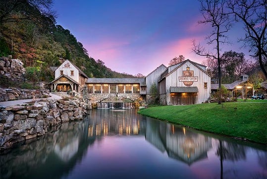Dogwood Canyon Nature Park in Lampe, MO