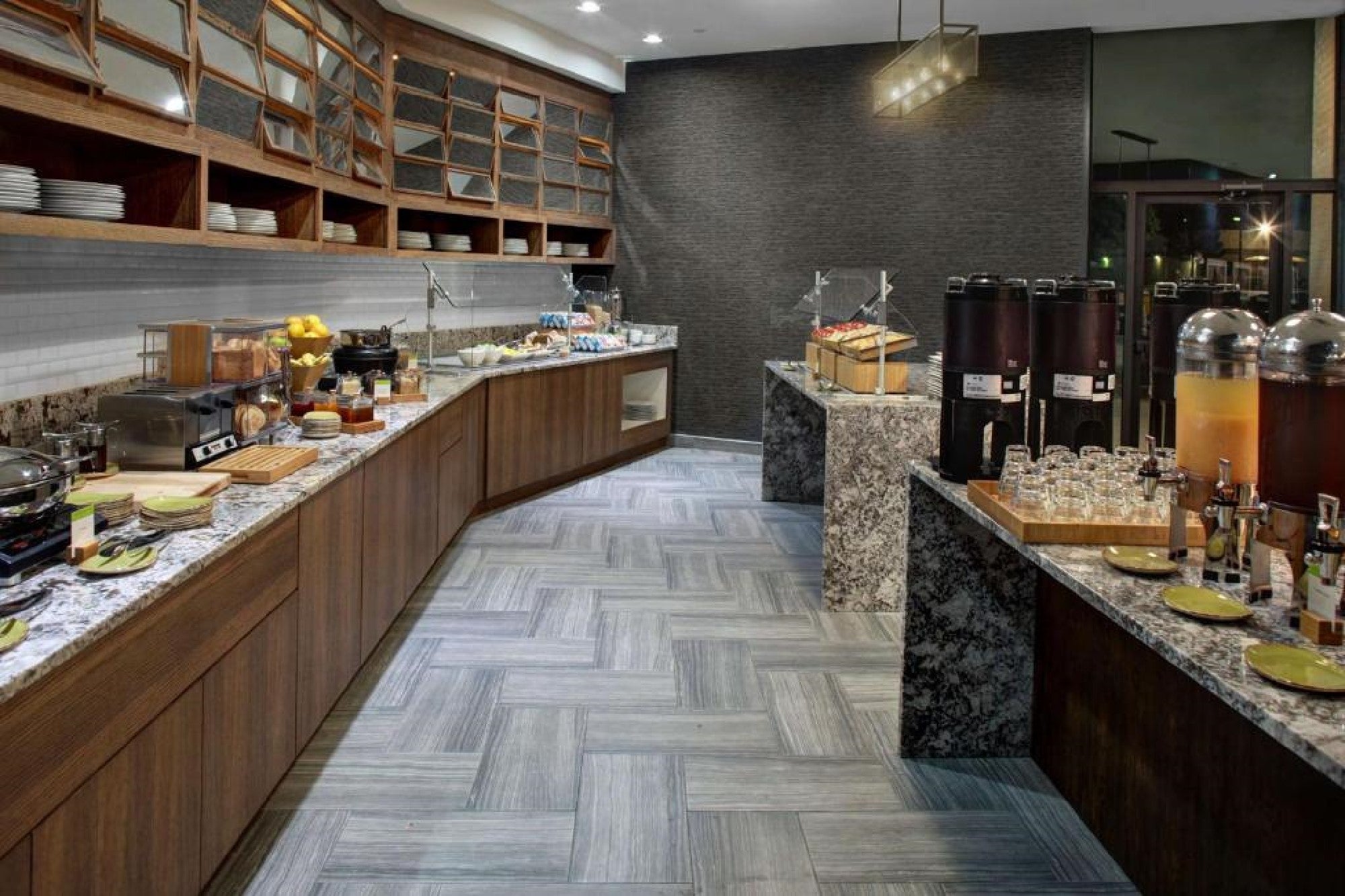 DoubleTree Arlington TX Hotel – Near Six Flags and AT&T Stadium