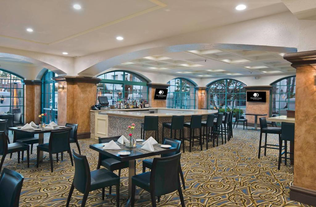 Savor fresh seafood and California-inspired cuisine at the hotel's restaurant.