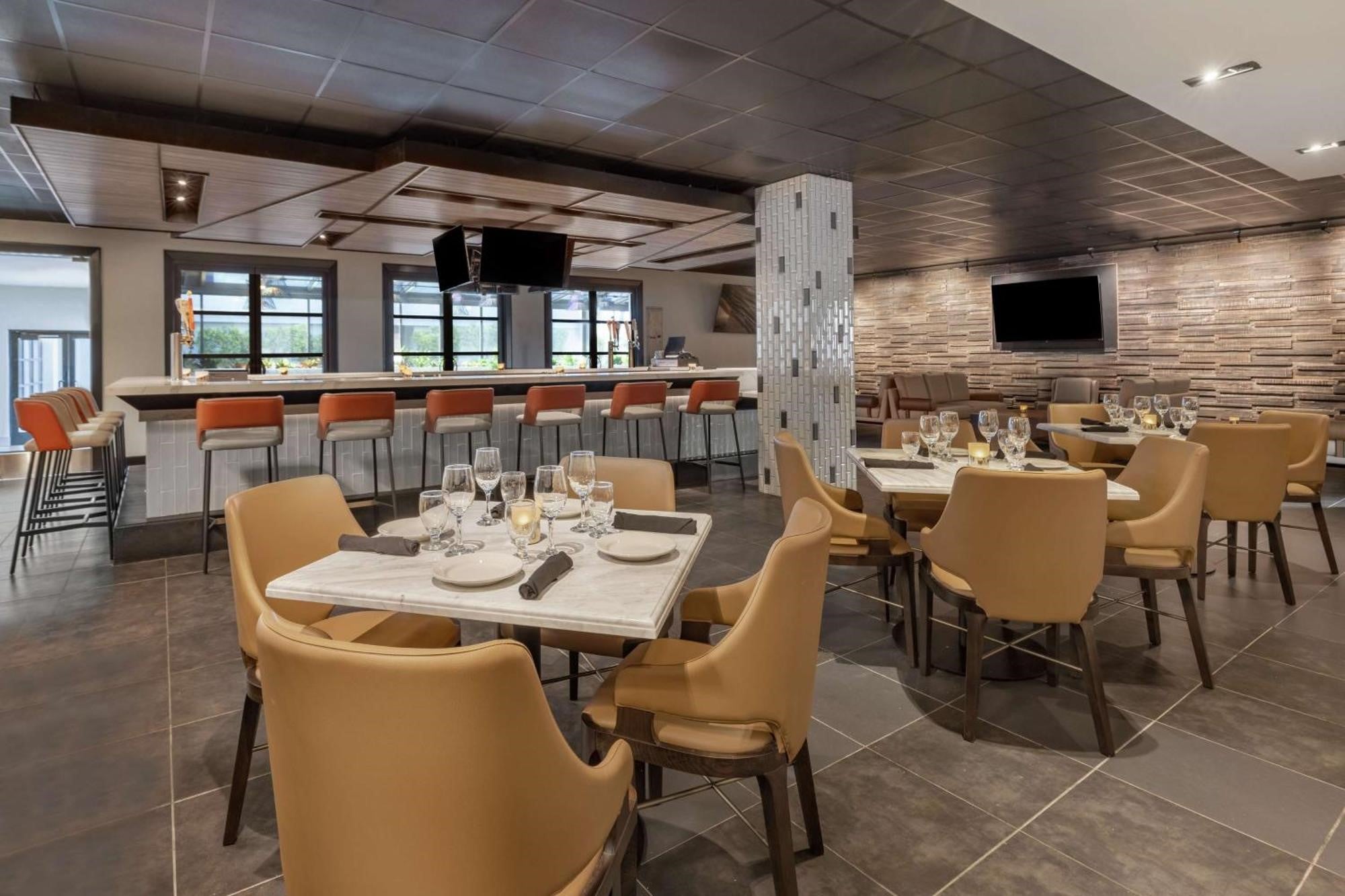 DoubleTree South San Francisco | Hotels Near SFO Airport