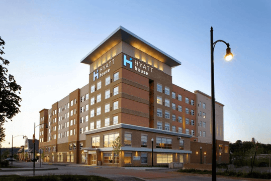 The front exterior of the HYATT House Pittsburgh-South Side at dusk.