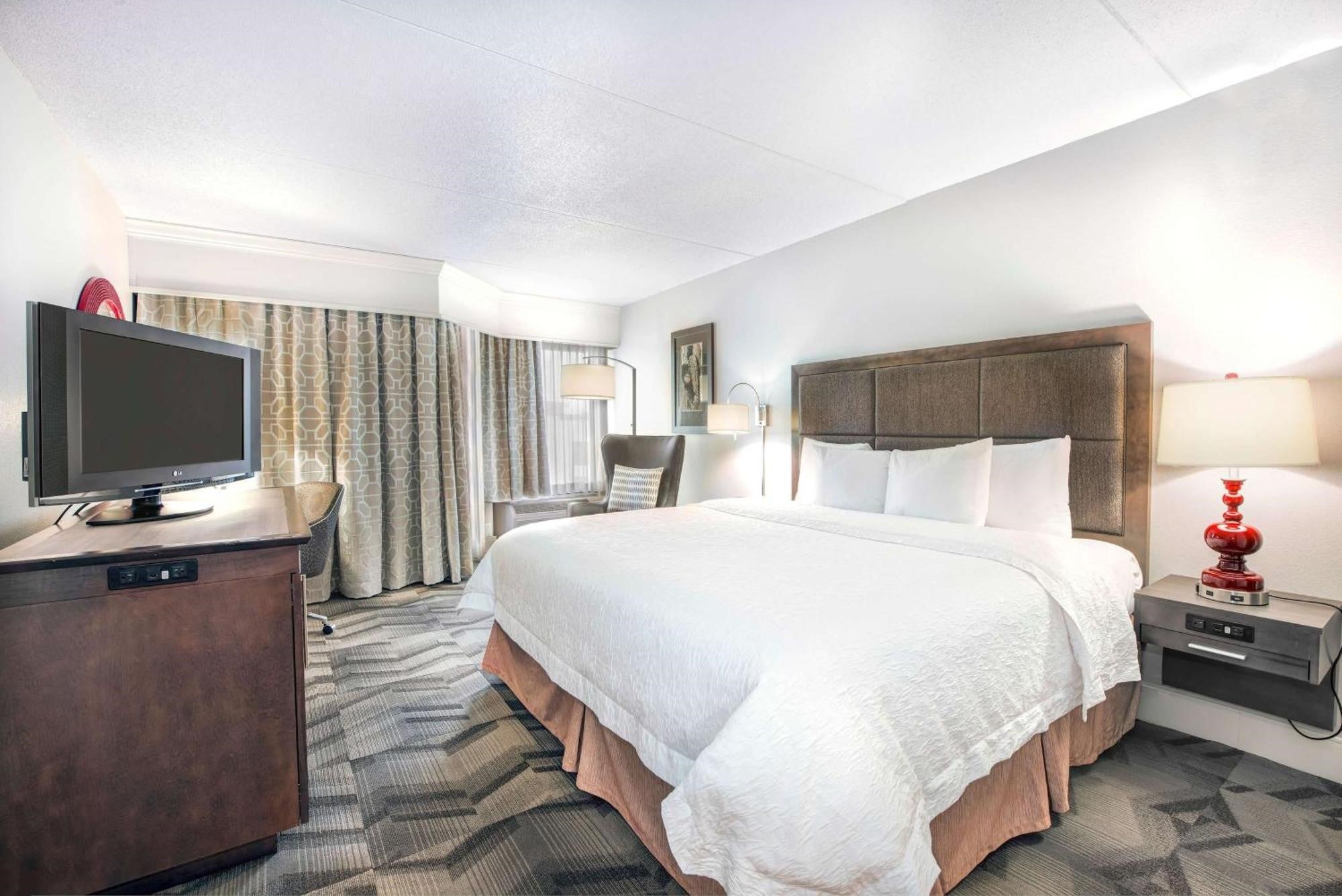 Hampton Inn & Suites Atlanta-Galleria Near Truist Park