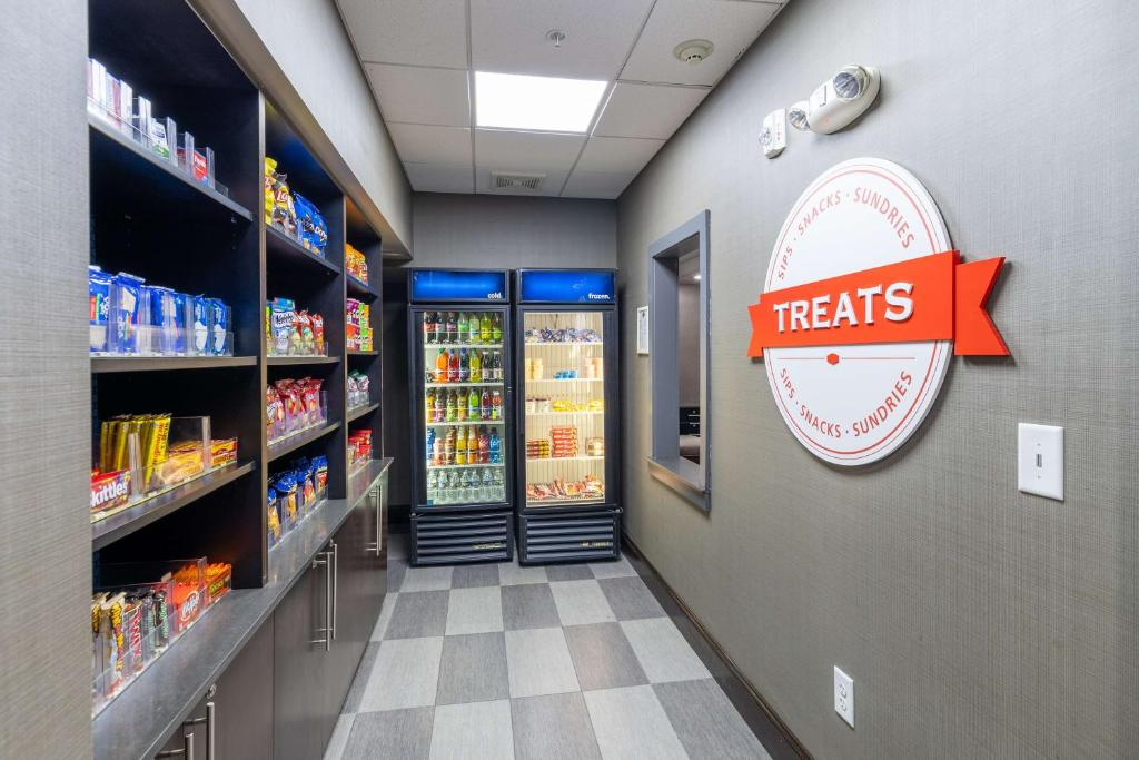 On-site mini market for snacks, drinks, and travel essentials