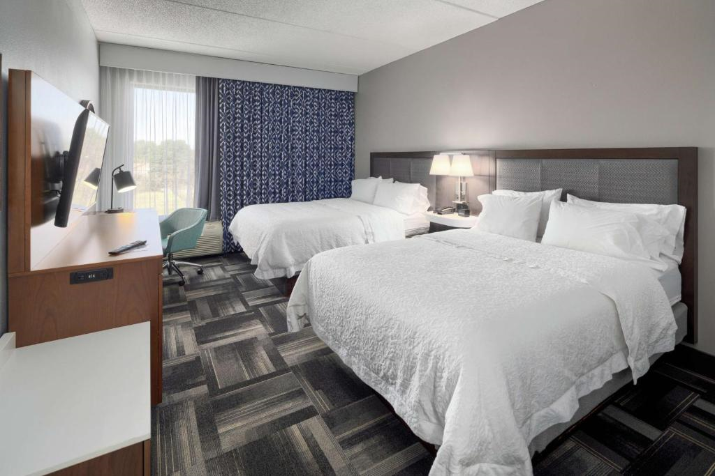 Hampton Inn Louisville-Northeast KY - Comfortable Stay Near I-265