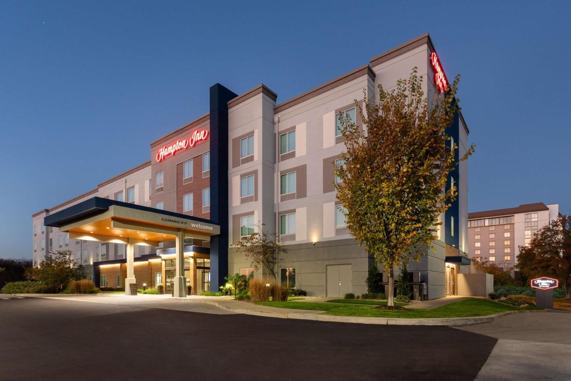 Hampton Inn Nashville Airport Century Place - Free Airport Shuttle