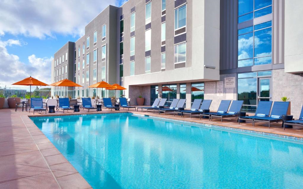 Swim in the refreshing outdoor pool or relax on one of the sun loungers.