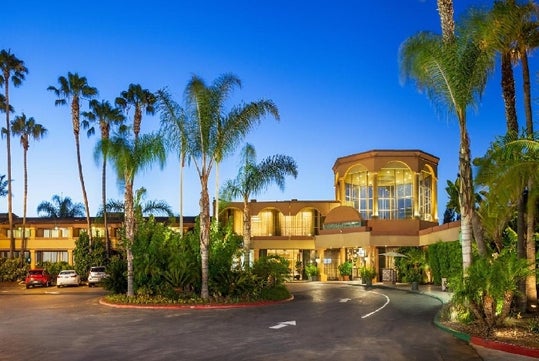 Handlery Hotel San Diego exterior.