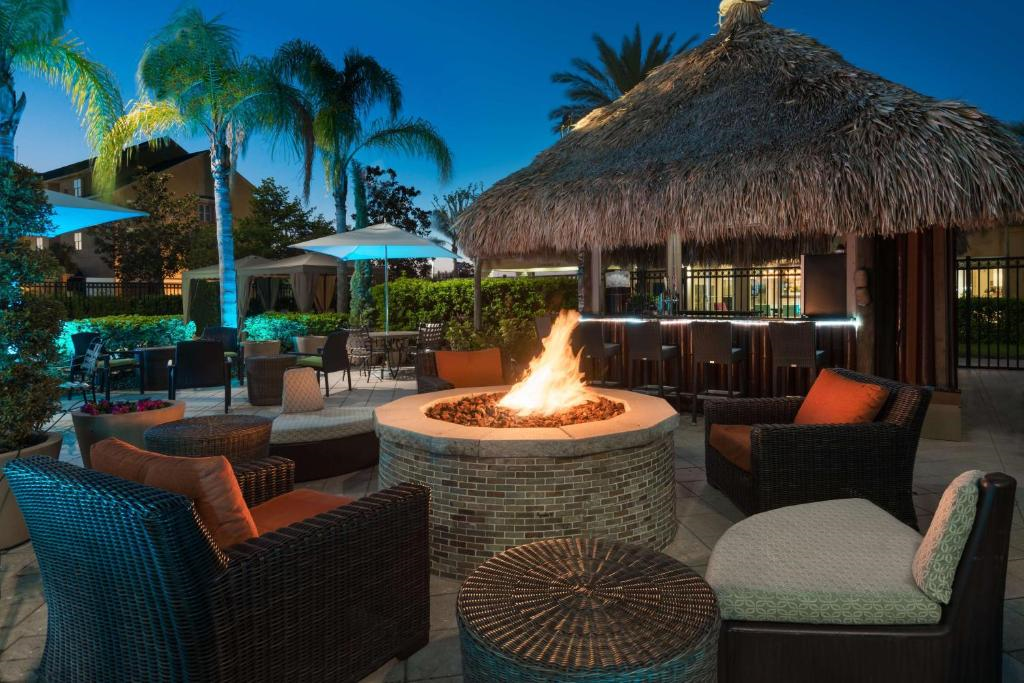 Tiki Bar.