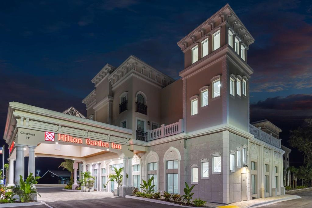 A stylish and inviting hotel exterior sets the stage for a pleasant stay.
