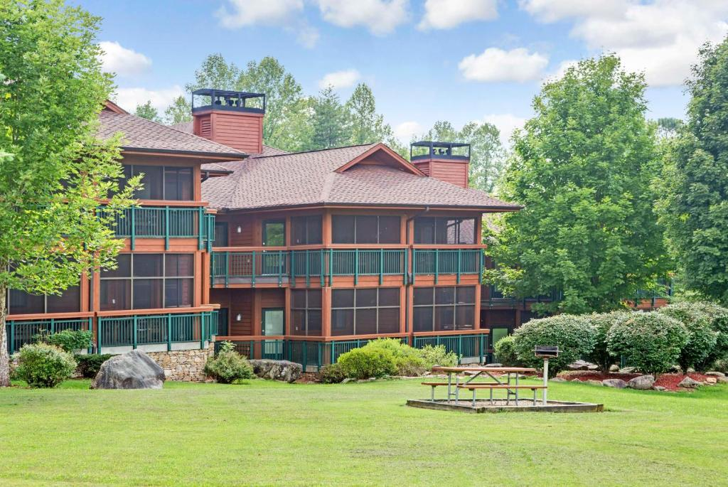 The charming cabin exteriors provide a peaceful retreat, ideal for a memorable getaway.